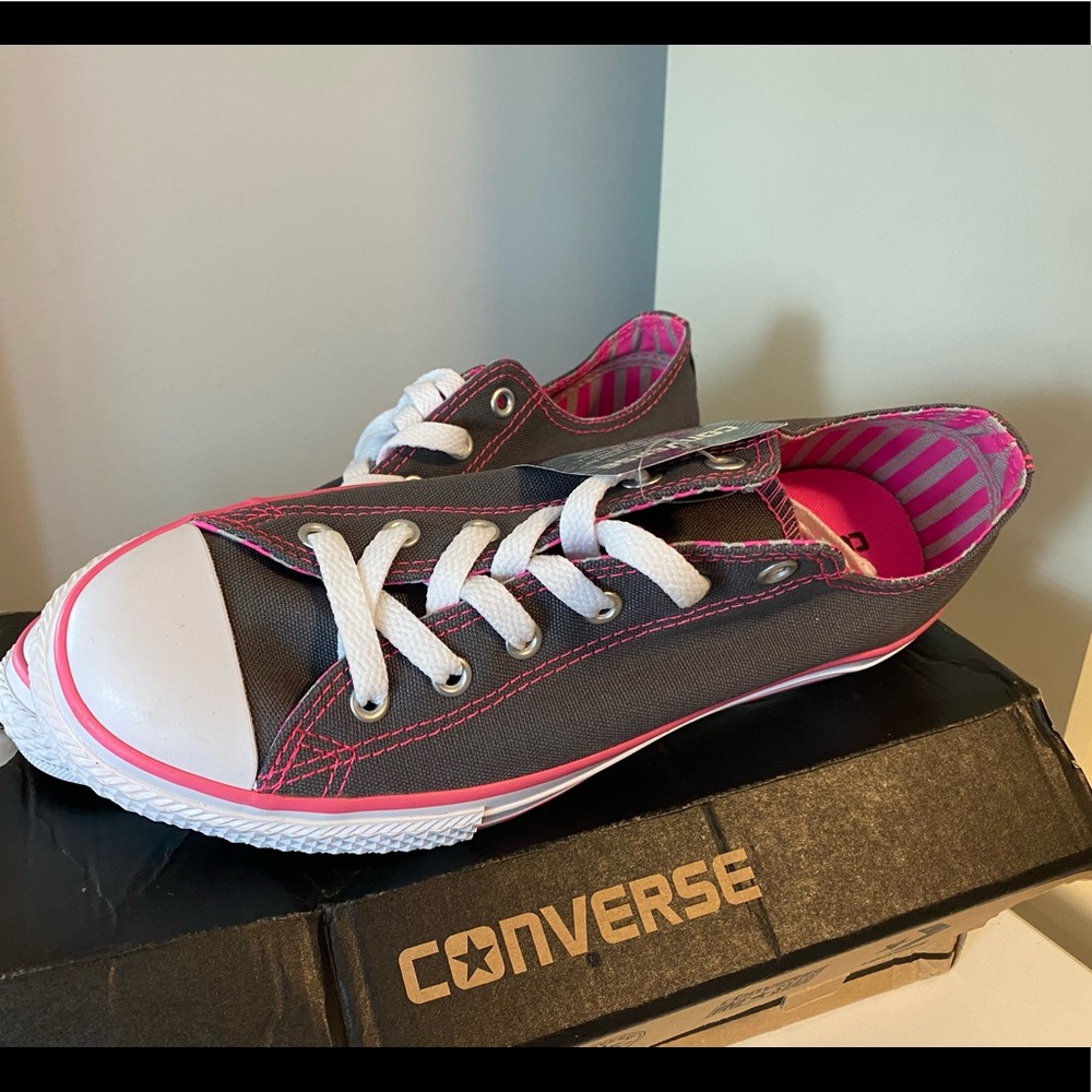 Women’s Converse Gray/Pink NWT